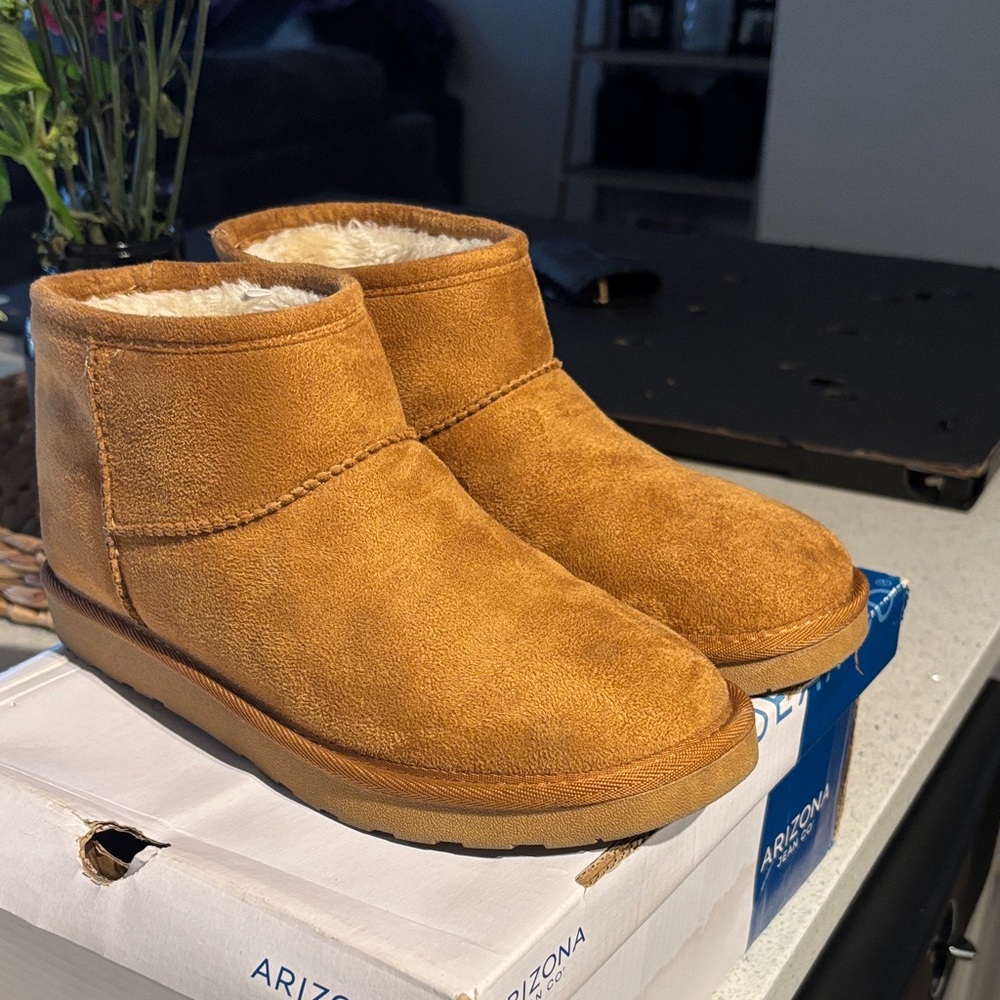 Arizona Jean Company Tan Ankle Booties